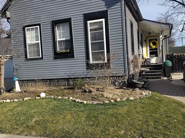 12 Stapleton St, Mount Clemens, MI 48043