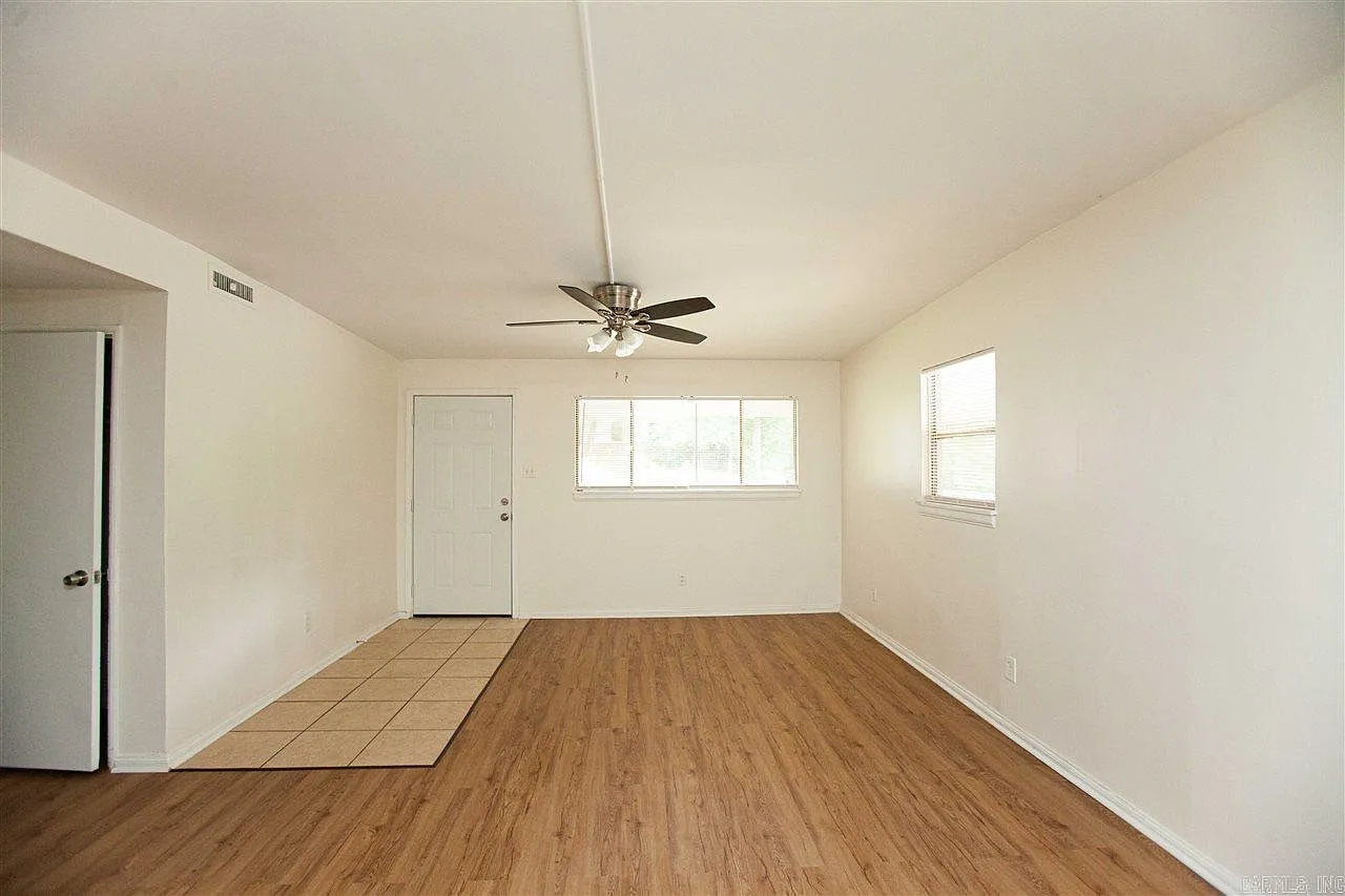 4 bed, 2.0 bath, 1495 sqft, $1,250 — Photo 3