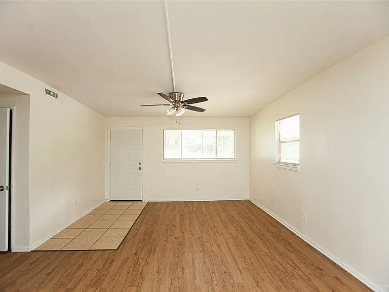2724 Longcoy St — Photo 3