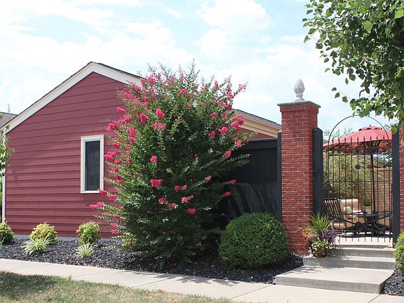 entry to rear patio