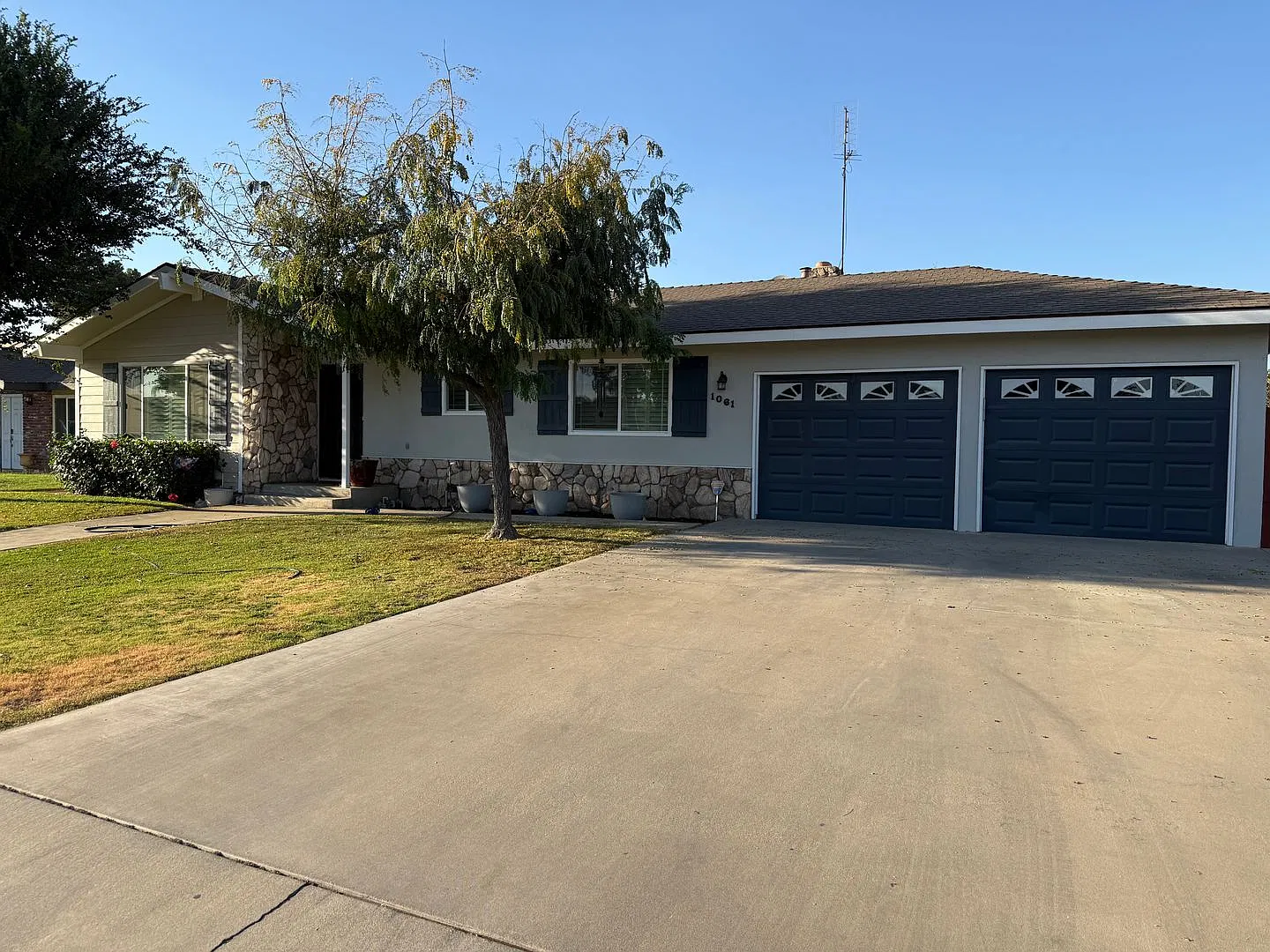 Beautiful spacious 3 bed 2 bath home for rent in Dinuba — Photo 2
