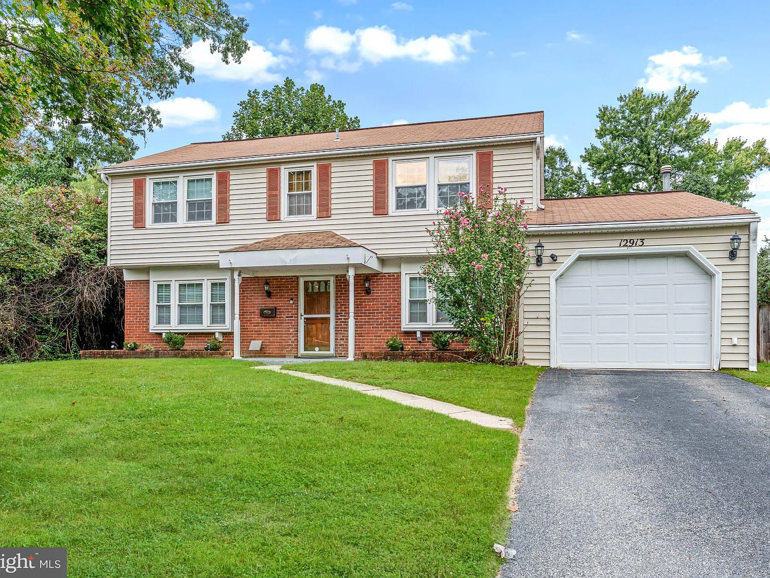 4 bed, 2.5 bath, 2320 sqft, $3,600 — Photo 1
