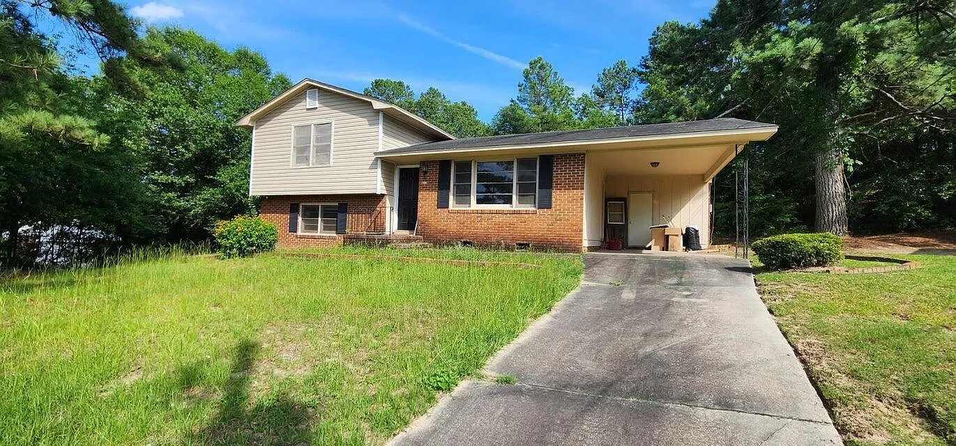 3 bed, 2.0 bath, 1418 sqft, $1,696 — Photo 1