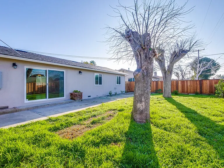 1425 Sunshadow Ln — Photo 40