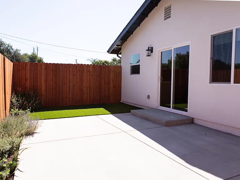 2343 Calle Alucema — Photo 4