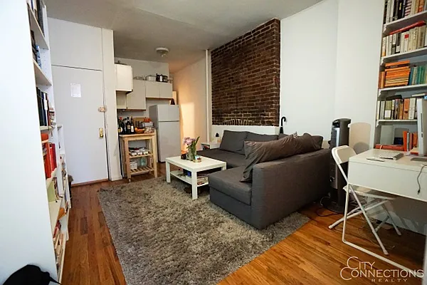 Rented by City Connections Realty | media 37