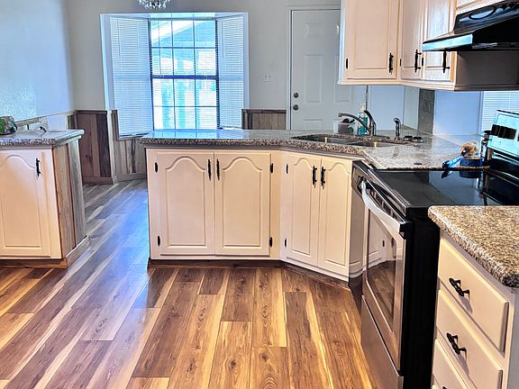 3rd image of 5007 N Holly Ln