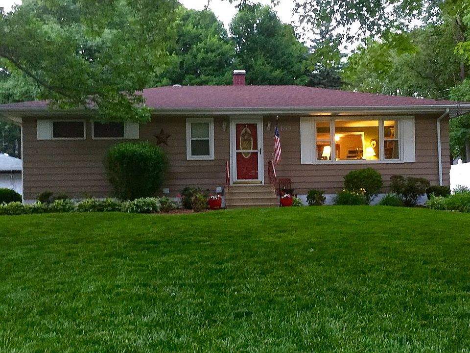 2nd image of 165 Forest St