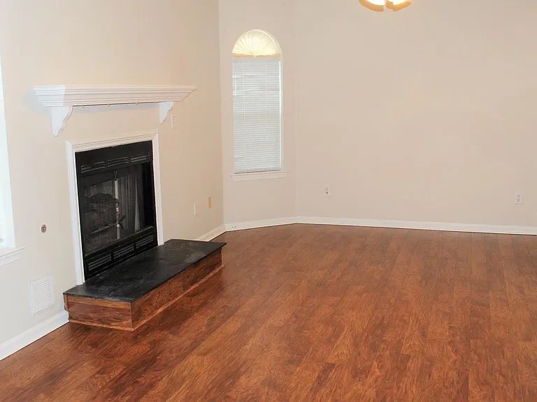4924 Shallowford Cir — Photo 4