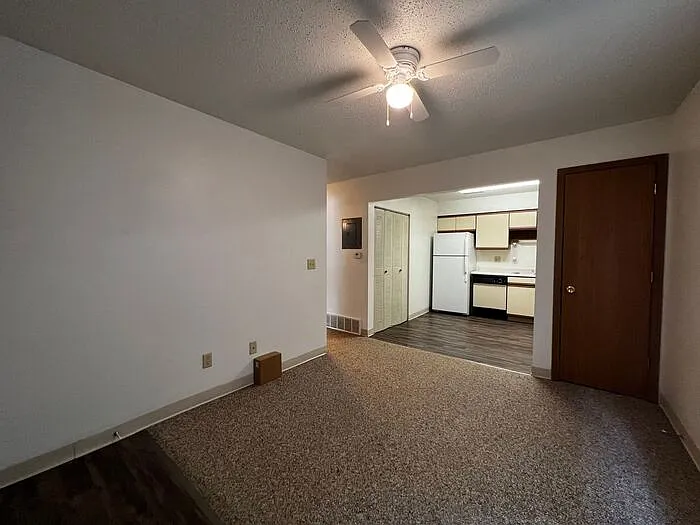 427 S Van Buren St #5 — Photo 7
