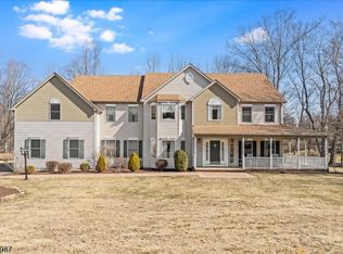 17 Wisteria Rd, Lafayette, NJ 07848