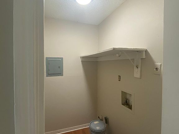 3rd image of 2110 Schwab Ct APT A