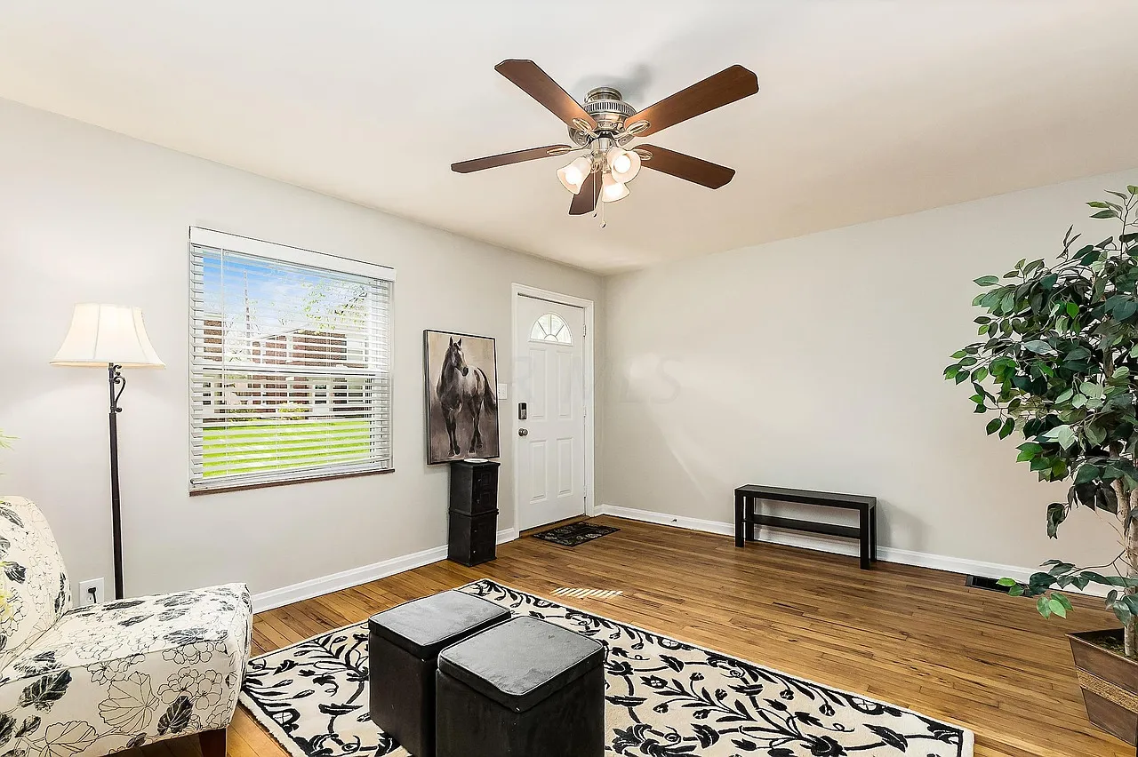 2 bed, 1264 sqft, $2,200 — Photo 2