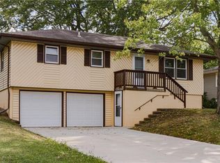 119 SW 21st St, Oak Grove, MO 64075