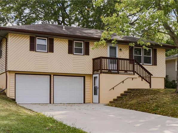 119 SW 21st St, Oak Grove, MO 64075