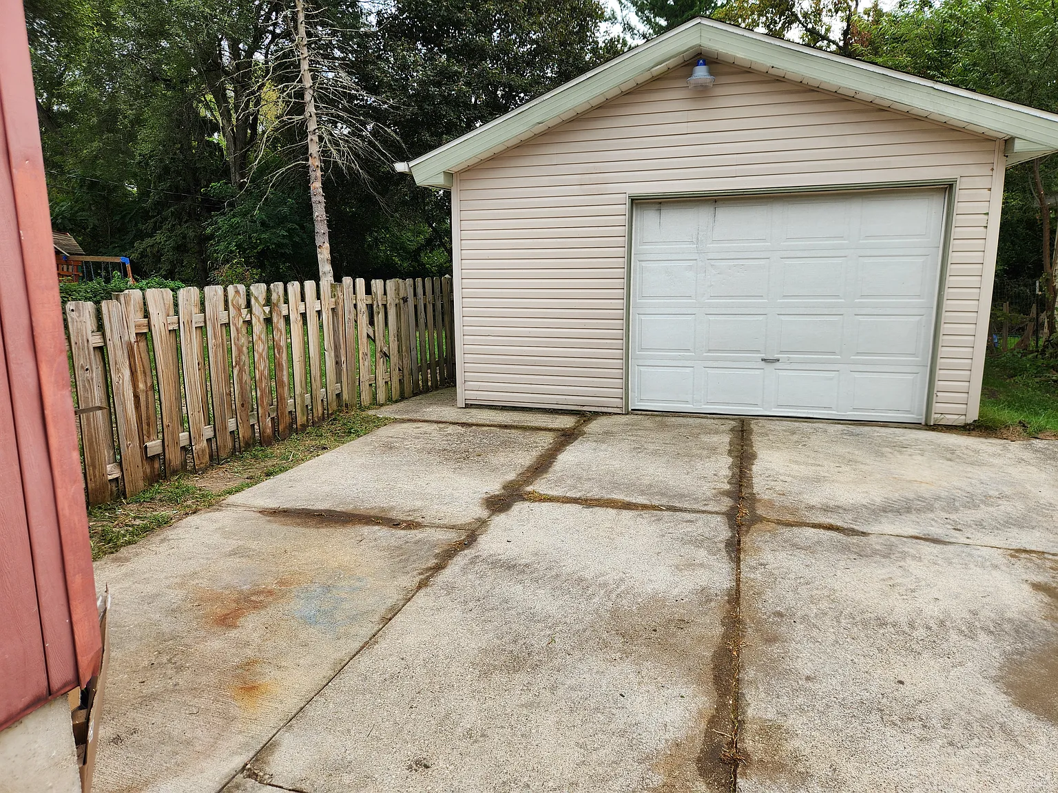 3 bed, 960 sqft, $1,600 — Photo 2
