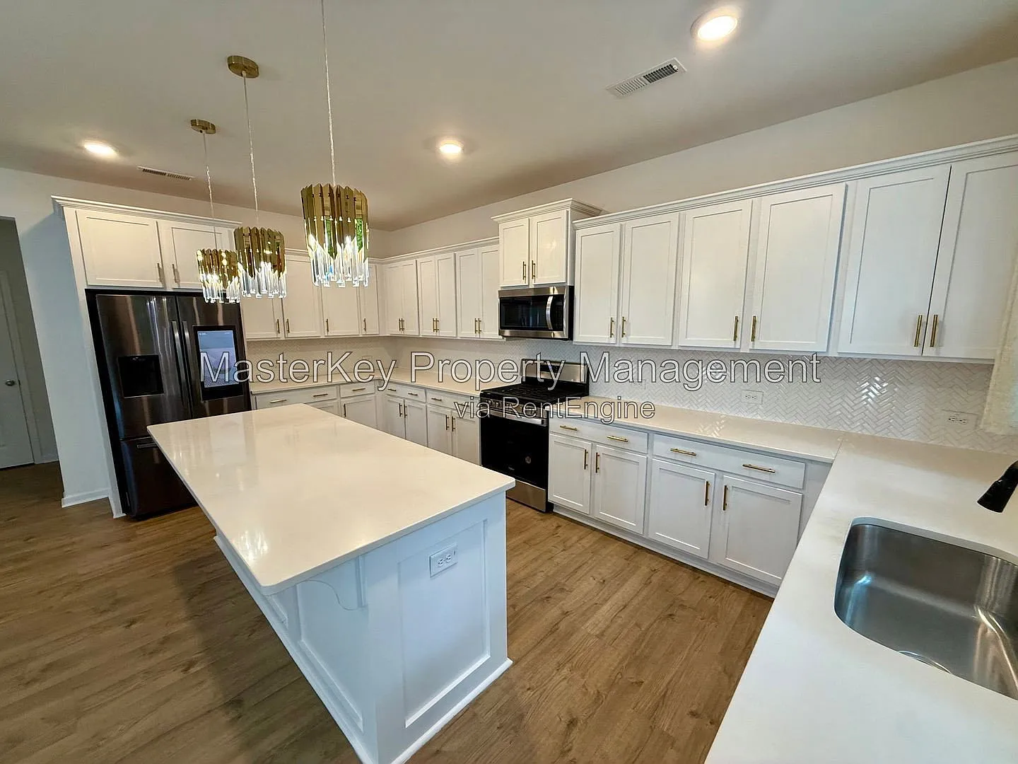 4 bed, 2.5 bath, 2996 sqft, $2,695 — Photo 4