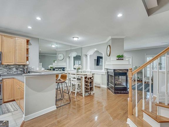 5th image of 10 Elan Ct