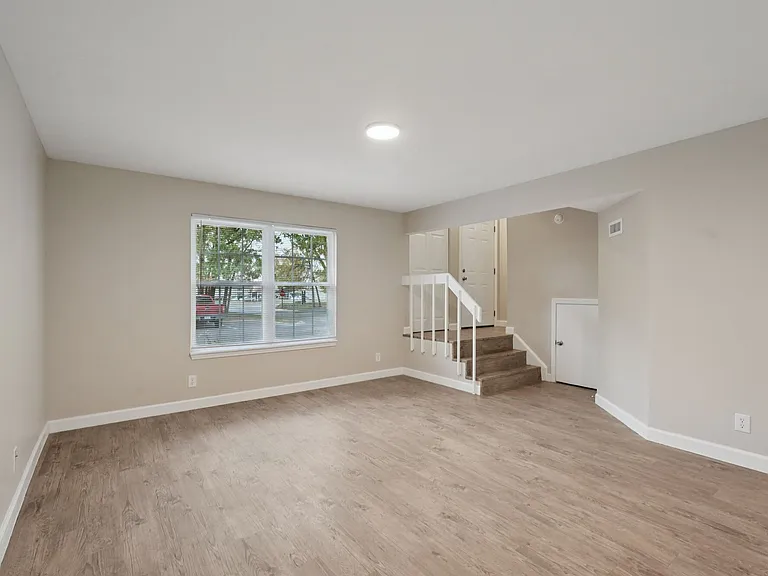 Pier 39 Apartments & Townhomes — Photo 59