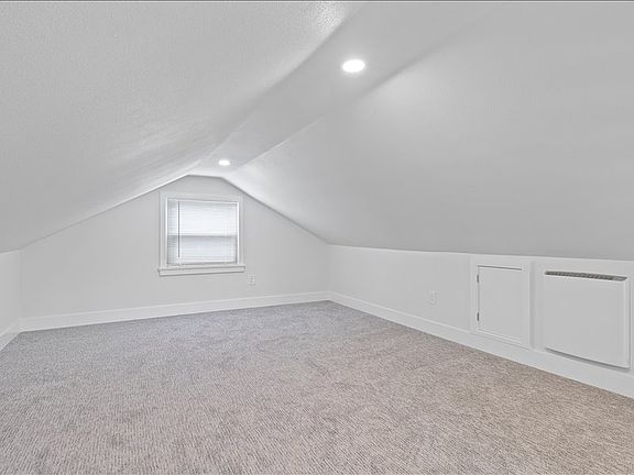 3rd image of 9477 SE 32nd Ave