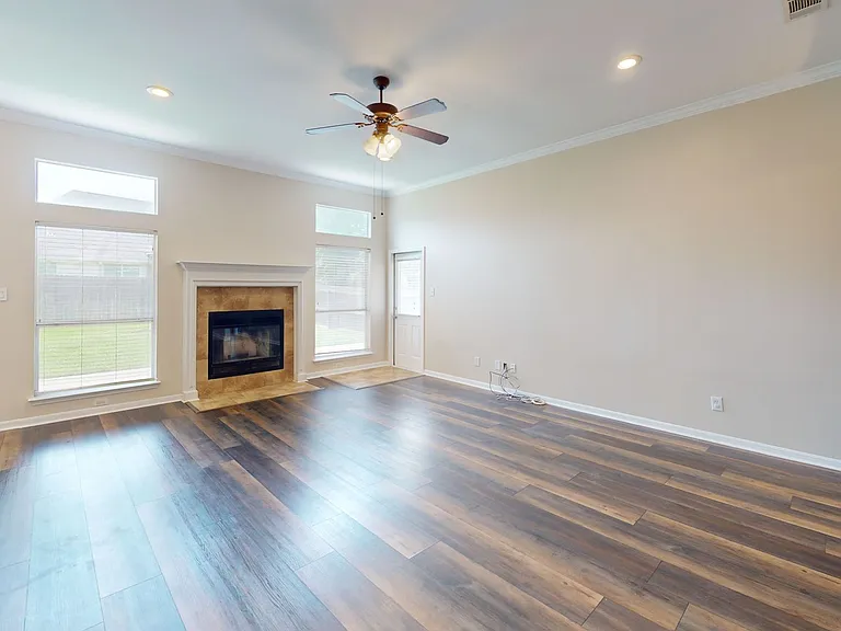 1021 Westend Dr — Photo 4