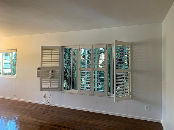 4th image of 1933 N Beachwood Dr #201