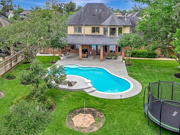 2nd image of 51 Deerwood Ct