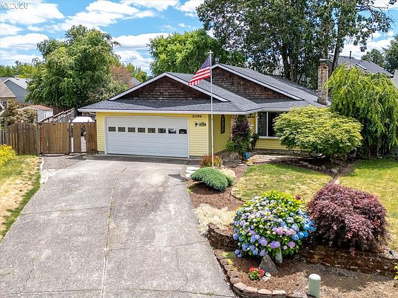 3rd image of 21194 SW Pamela Ct