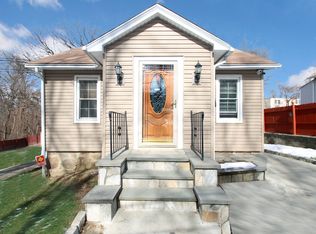 364 Saunders Ave, Bridgeport, CT 06606