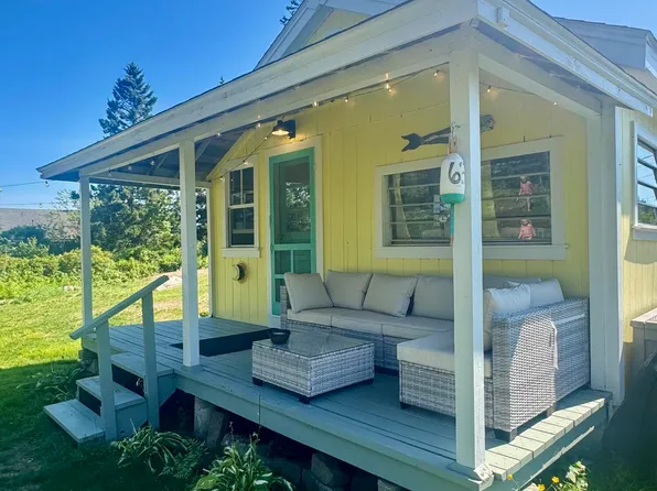 63 York Road, Vinalhaven, ME 04863