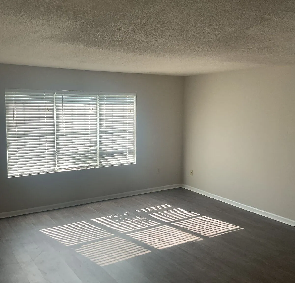 3 bed, 2.5 bath, 1440 sqft, $1,600 — Photo 2