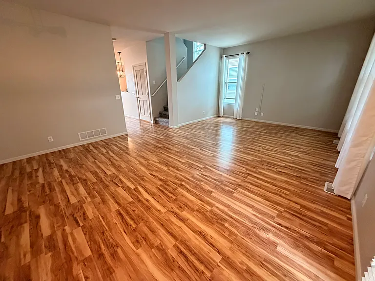 908 Mineral Dr — Photo 6