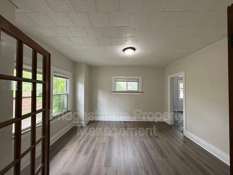 101 E Bruce Ave — Photo 8
