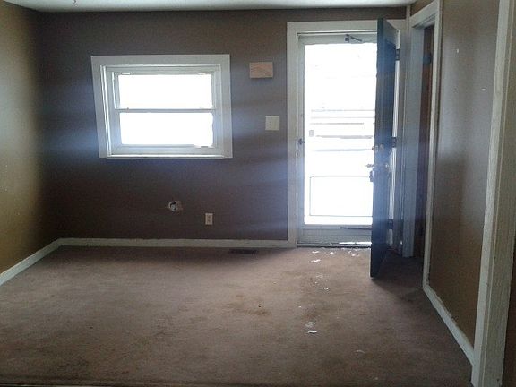 3rd image of 33585 Morris Ave