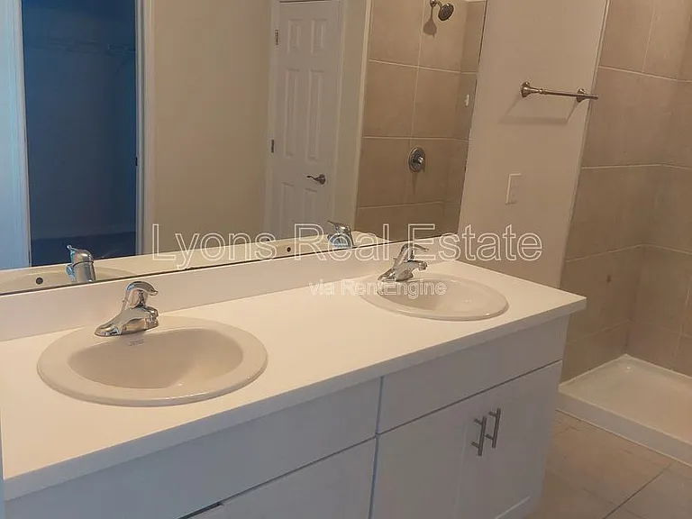 326 SW 24th Pl — Photo 9