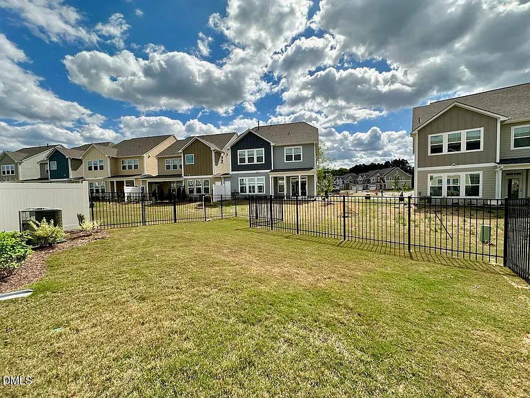 111 Cressida Woods Dr — Photo 25