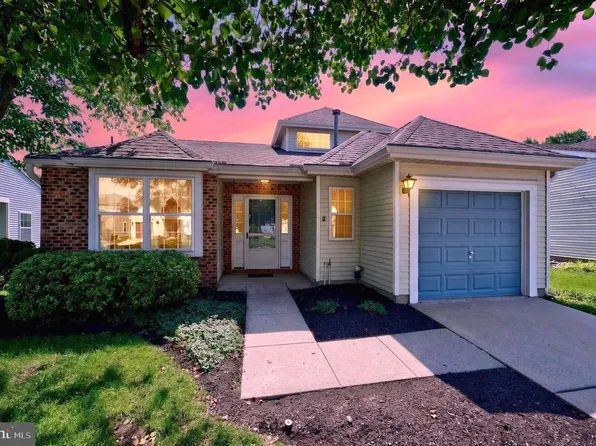 680 Cascade Dr S, Mount Laurel, NJ 08054