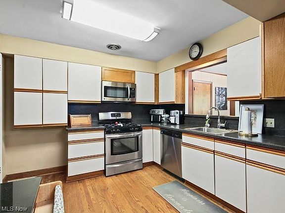 3rd image of 426 Wildwood Dr