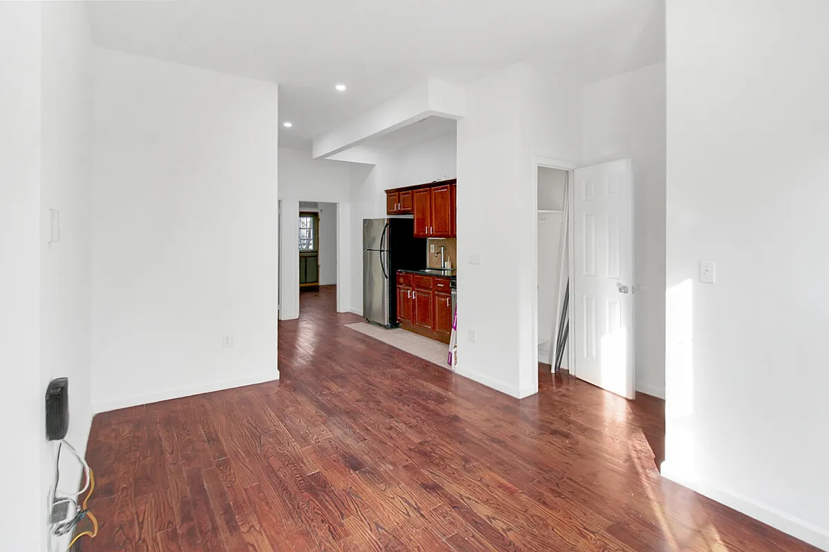 Building Photo - 47 Vernon Ave #A