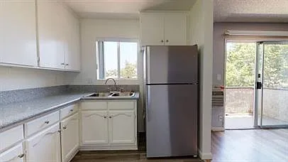 123 S Catalina Street — Photo 17