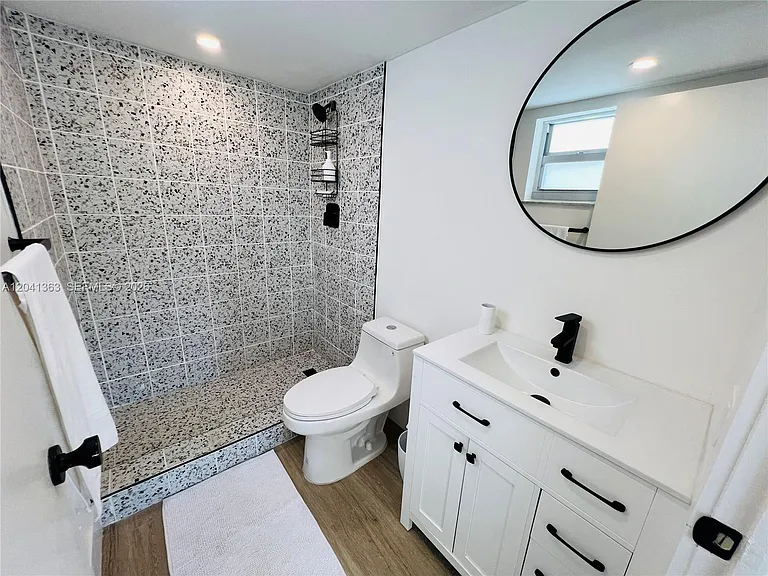 1900 Meridian Ave #306 — Photo 30