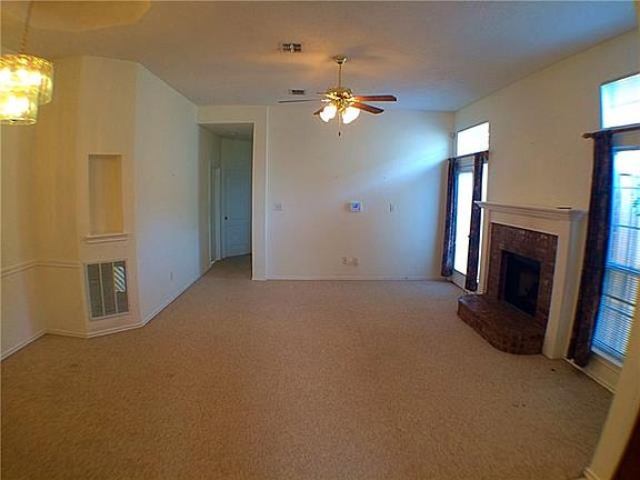 5th image of 938 Highgate Dr