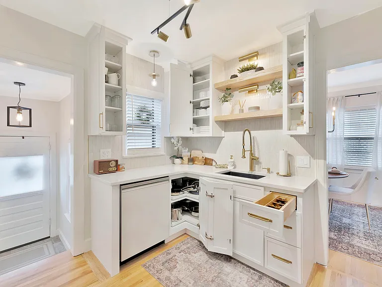 427 N Battin Ave — Photo 18
