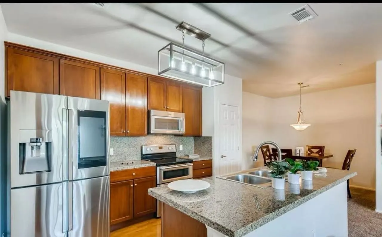 2 bed, 974 sqft, $1,680 — Photo 1