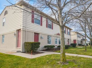 102 Princeton Dr, South Lyon, MI 48178