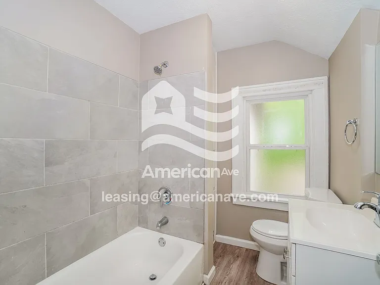 636971_012_bathroom_13.jpg