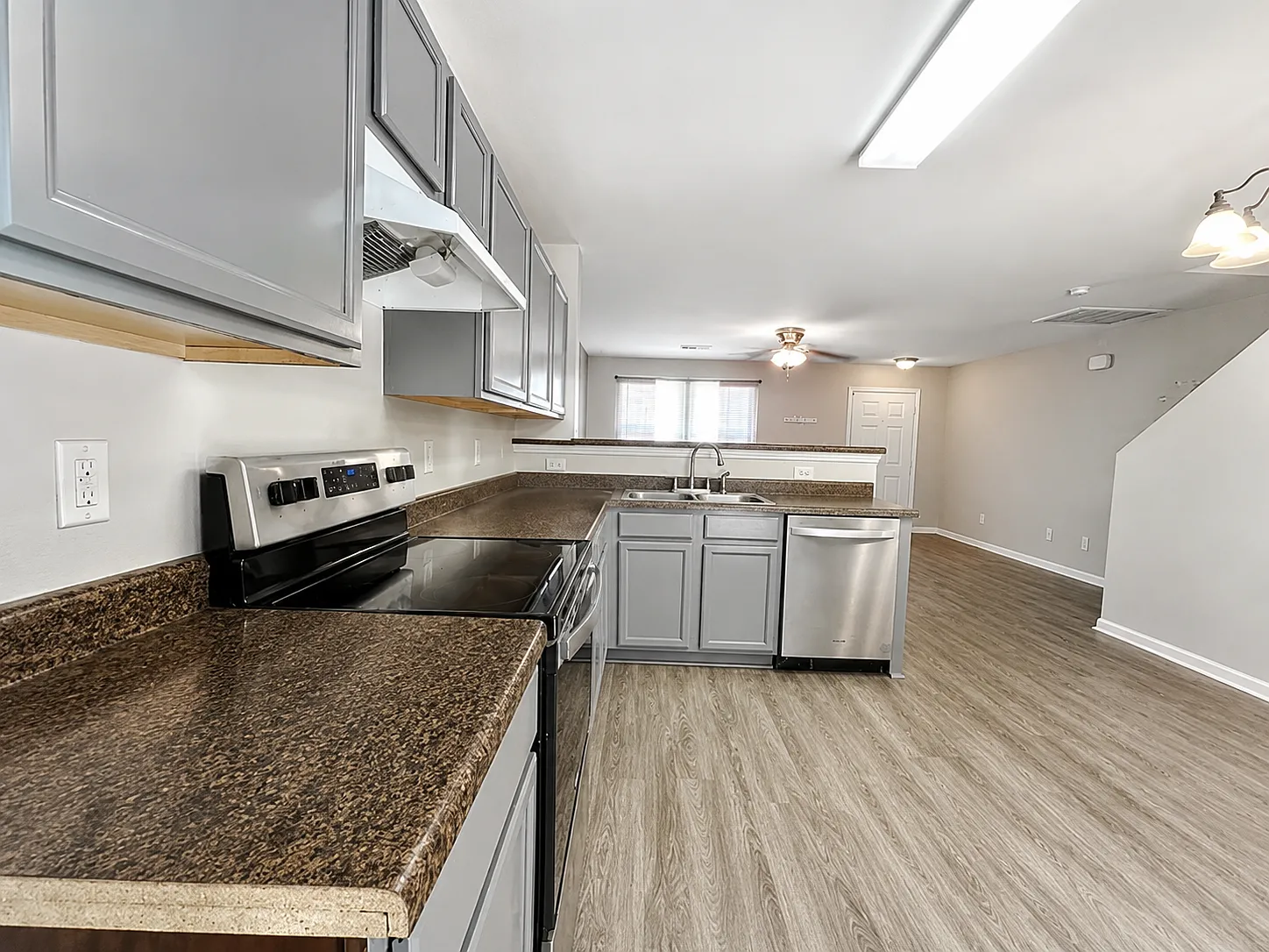 3 bed, 1594 sqft, $1,800 — Photo 4