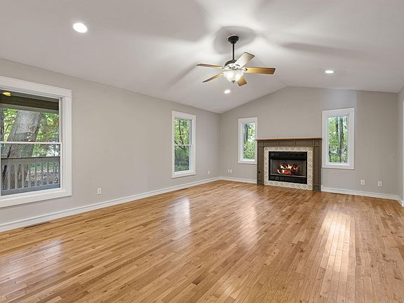 3rd image of 12961 Crestview Dr