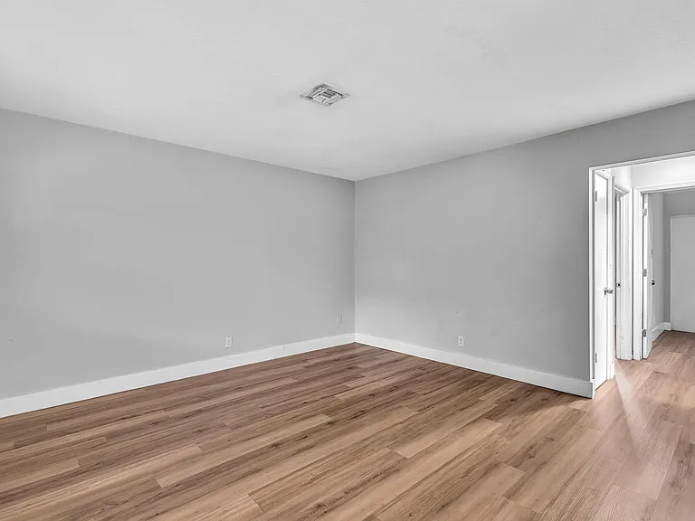 232 SE 9th Ave #2 — Photo 6