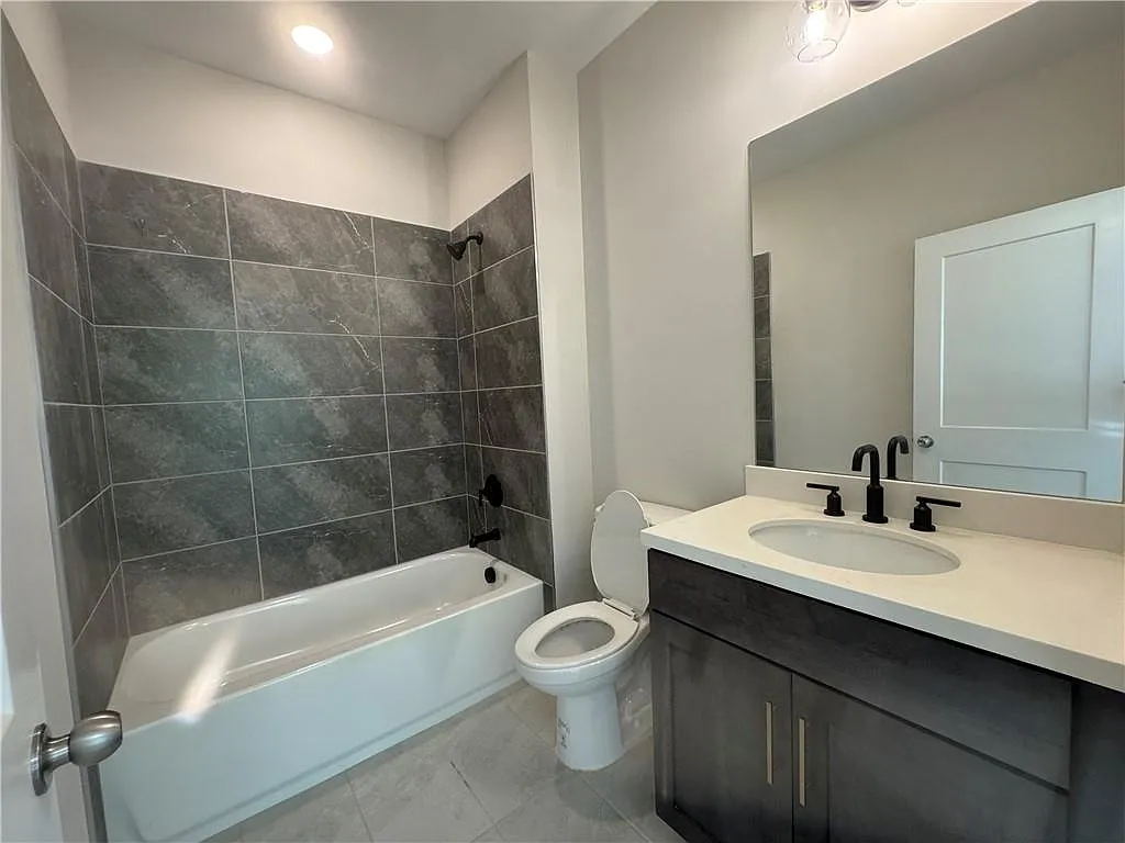 2 bed, 3.5 bath, $3,200 — Photo 4